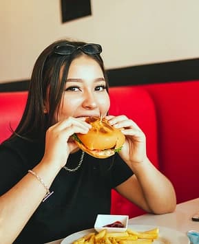 ORAZEN Burger takeaway packaging in Tokyo